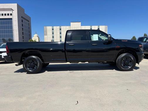 2025 RAM 3500 Tradesman Crew Cab 4x4 8' Box