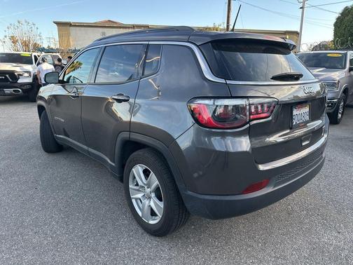 Granite Crystal Metallic Clearcoat 2022 Jeep Compass Latitude