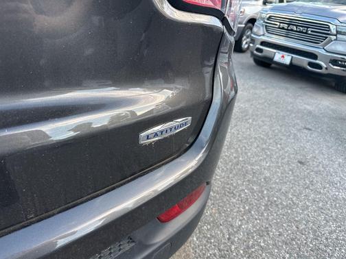 Granite Crystal Metallic Clearcoat 2022 Jeep Compass Latitude