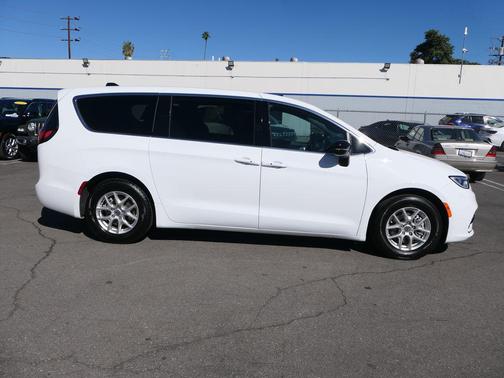 2024 Chrysler Pacifica Touring