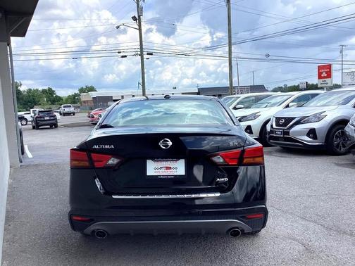 2022 Nissan Altima SR Intelligent AWD