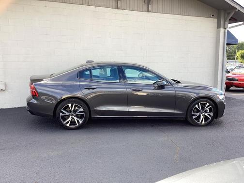 2024 Volvo S60 B5 Core Dark Theme
