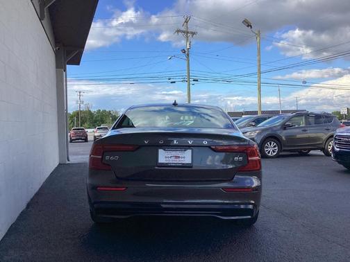 2024 Volvo S60 B5 Core Dark Theme