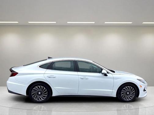 2023 Hyundai SONATA Hybrid SE