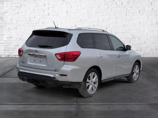 2018 Nissan Pathfinder SL