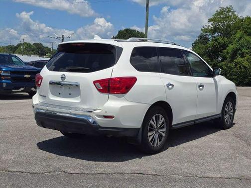 2020 Nissan Pathfinder S
