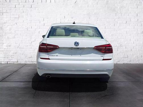 2018 Volkswagen Passat 2.0T SE