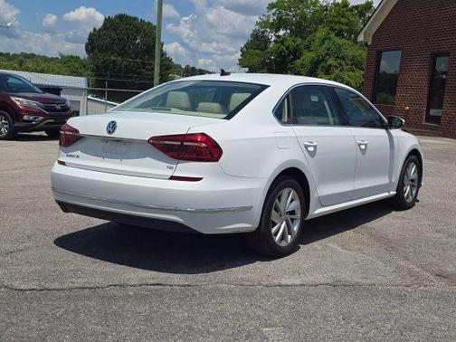2018 Volkswagen Passat 2.0T SE