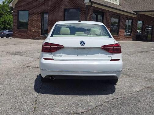 2018 Volkswagen Passat 2.0T SE