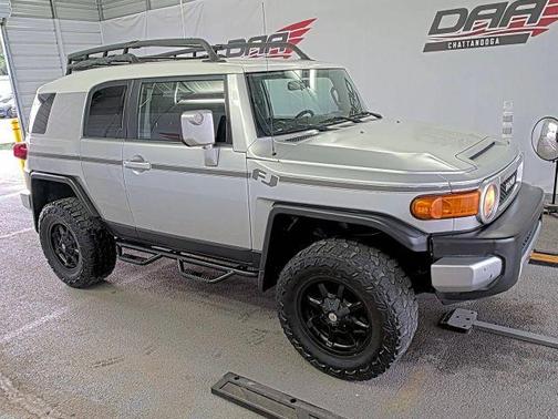 Silver 2007 Toyota FJ Cruiser