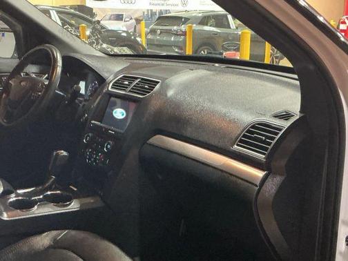 White 2018 Ford Explorer XLT