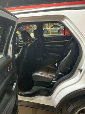 White 2018 Ford Explorer XLT