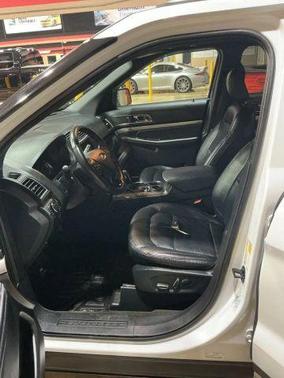 White 2018 Ford Explorer XLT