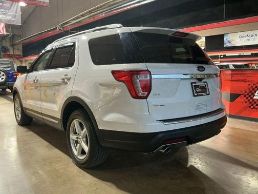 White 2018 Ford Explorer XLT
