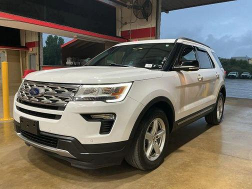 White 2018 Ford Explorer XLT