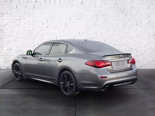 2016 INFINITI Q70 3.7