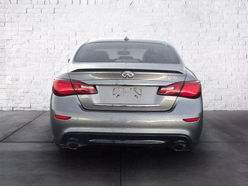 2016 INFINITI Q70 3.7