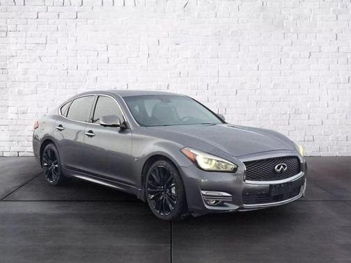 2016 INFINITI Q70 3.7