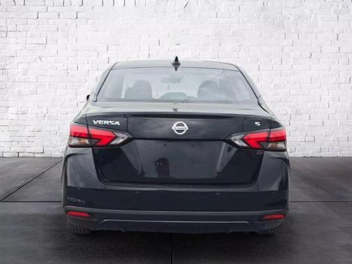 2021 Nissan Versa 1.6 SV