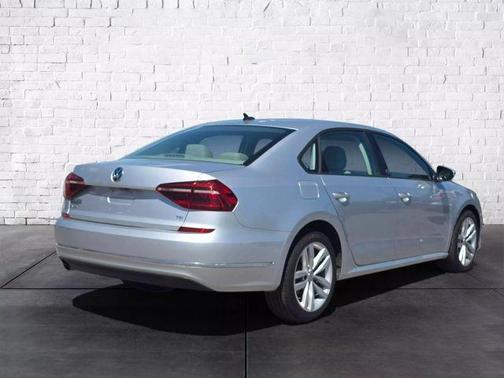 2019 Volkswagen Passat 2.0T Wolfsburg