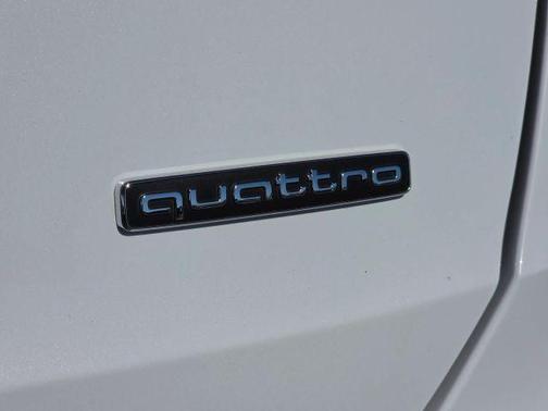 Glacier White Metallic 2022 Audi Q3 45 S line Premium