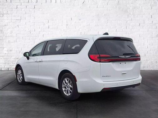 2023 Chrysler Pacifica Touring-L