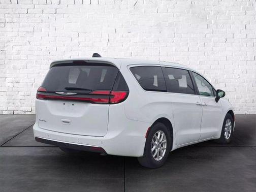 2023 Chrysler Pacifica Touring-L