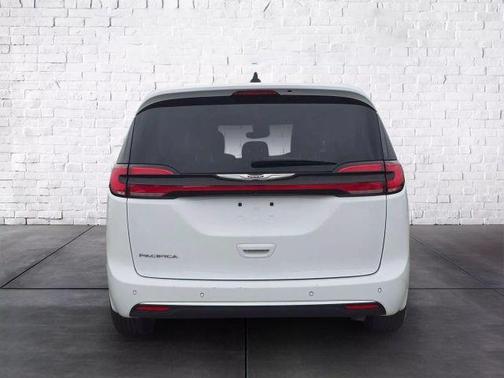 2023 Chrysler Pacifica Touring-L