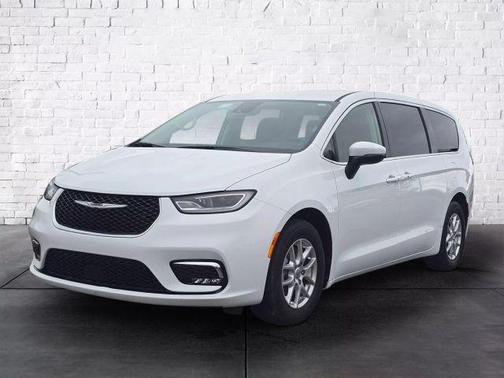 2023 Chrysler Pacifica Touring-L