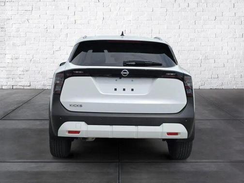 Fresh Powder 2026 Nissan Kicks SV