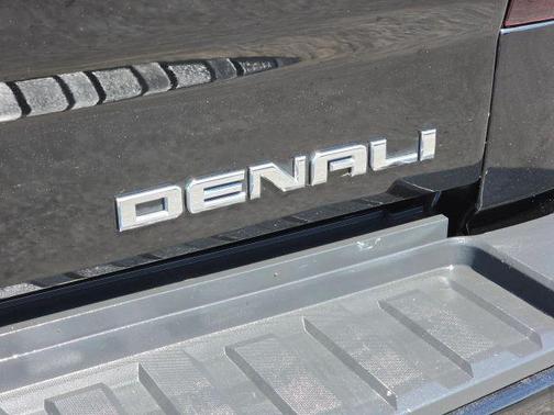 Black 2016 GMC Sierra 2500 Denali