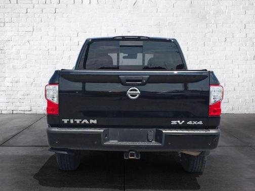 2021 Nissan Titan SV