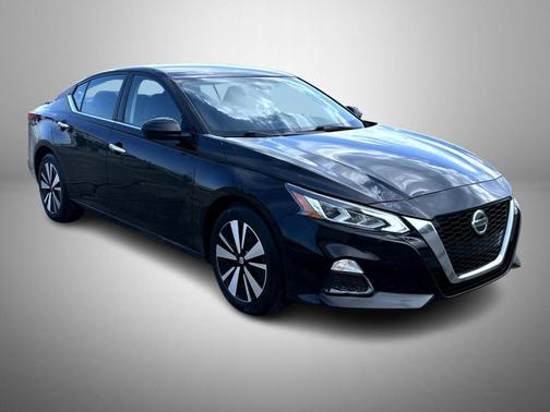 Black 2022 Nissan Altima 2.5 SV