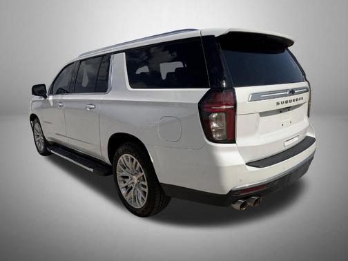 Iridescent Pearl Tricoat 2023 Chevrolet Suburban High Country