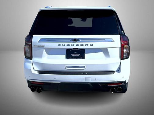 Iridescent Pearl Tricoat 2023 Chevrolet Suburban High Country