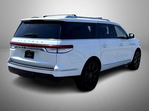 White Metallic 2022 Lincoln Navigator L Reserve