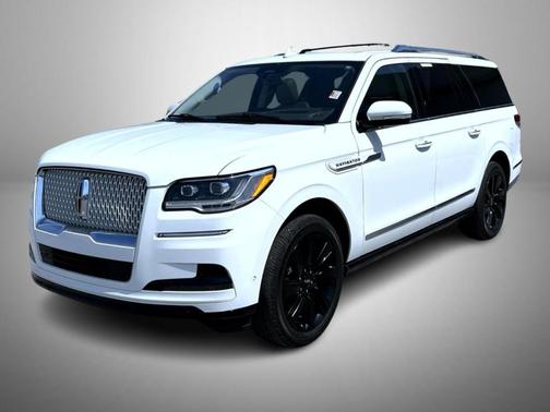 White Metallic 2022 Lincoln Navigator L Reserve