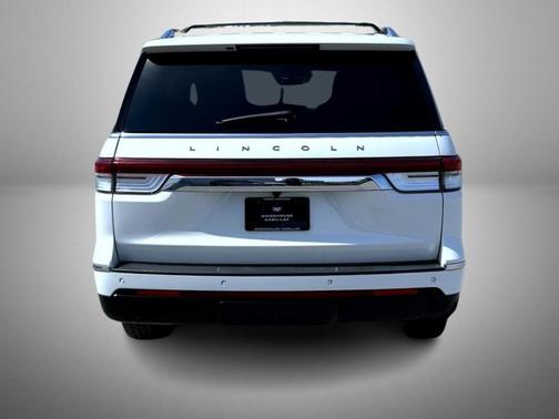 White Metallic 2022 Lincoln Navigator L Reserve