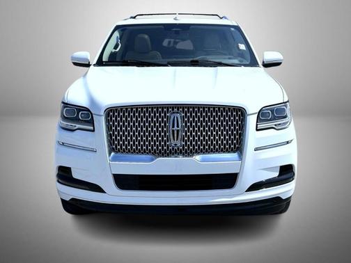 White Metallic 2022 Lincoln Navigator L Reserve