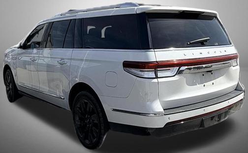 White Metallic 2022 Lincoln Navigator L Reserve