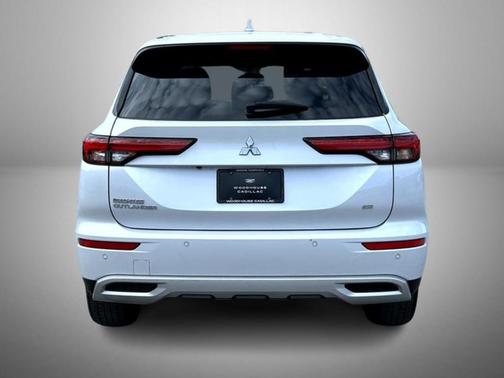 2023 Mitsubishi Outlander SE