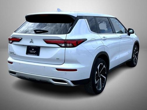 2023 Mitsubishi Outlander SE