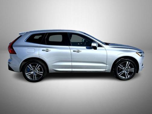2021 Volvo XC60 T5 Momentum