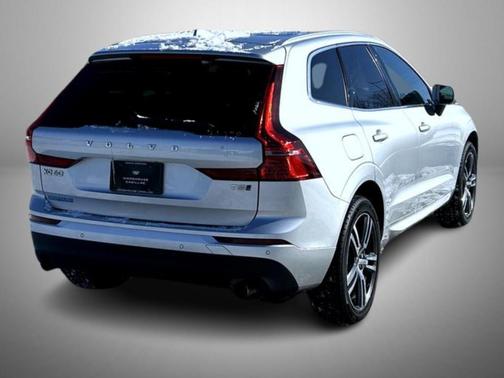 2021 Volvo XC60 T5 Momentum