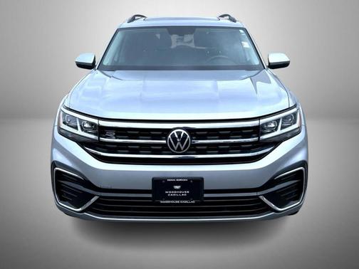 Pyrite Silver Metallic 2021 Volkswagen Atlas 3.6 V6 SE w/ Technology R-Line