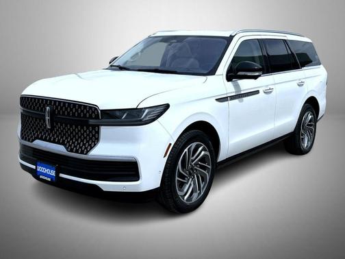 White Metallic 2025 Lincoln Navigator Reserve