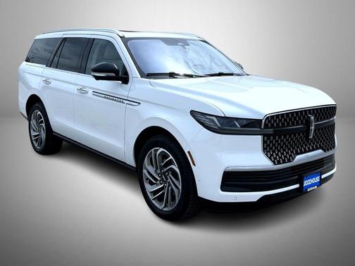 White Metallic 2025 Lincoln Navigator Reserve