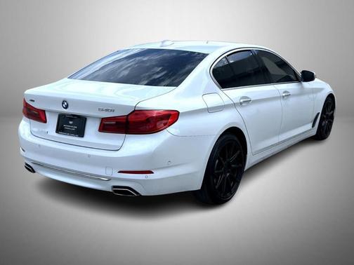 White Metallic 2017 BMW 540 i xDrive