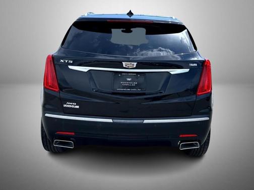 Stellar Black Metallic 2018 Cadillac XT5 Luxury