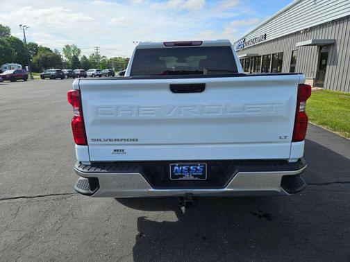 Summit White 2022 Chevrolet Silverado 1500 LT